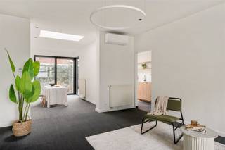 In één van de meest gegeerde en mooiste straten van Merksem bevindt zich deze uitzonderlijke herenwoning met unieke, architecturale gevel die...