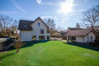 Recente, energiezuinige villa op absolute toplocatie te SchildeIn een rustige en doodlopende straat te Schilde, Hof ter Linden, bevindt zich deze...