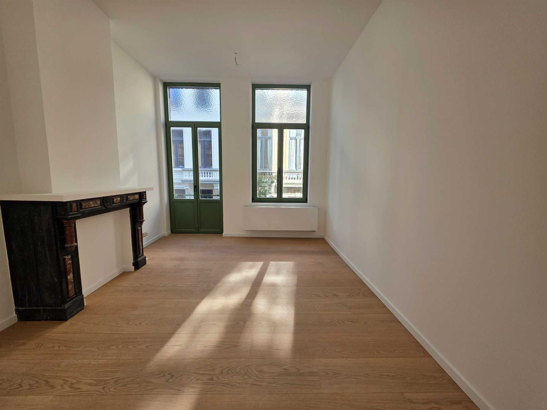 Volledig gerenoveerd appartement met 1 slaapkamer, balkon en terras nabij Zurenborg - foto 1