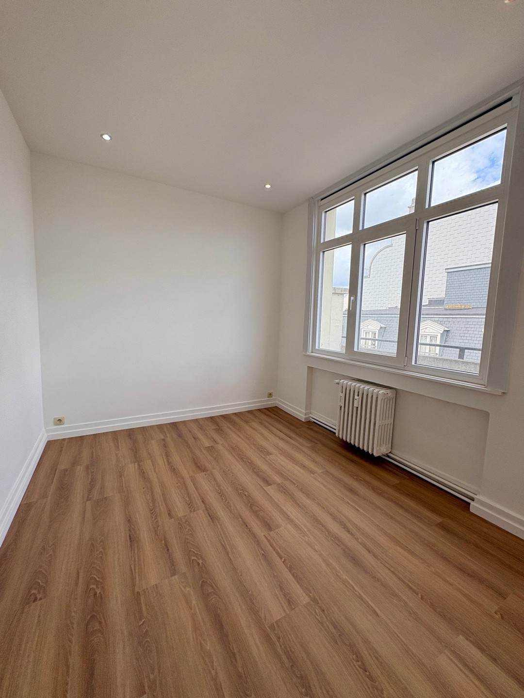 Gerenoveerd appartement met 1 slaapkamer! - foto 1