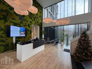 Instapklare kantoren van 188 m² te huur op een toplocatie. Dankzij de strategische ligging aan <strong>The Loop</strong>, nabij station Gent-Sint-Pieters en belangrijke verkeersassen (R4-E17-E40), geniet u van een uitstekende bereikbaarheid.<br /><br />Deze kantoorruimte, gelegen op het 2e verdiep, is optimaal ingericht voor <strong>20 werkplekken </strong>en voorzien van een open space werkruimte, afzonderlijke kantoren, een vergaderzaal en een kitchenette. U maakt bovendien gebruik van verschillende gedeelde faciliteiten zoals vergaderruimtes, callbooths, seminar- en eventzalen, een ruime eetplaats en catering. Het <strong>all-in concept</strong> garandeert maximale ontzorging: alle verbruikskosten, snel internet, schoonmaak, onderhoud en kwalitatief meubilair zijn inbegrepen in één transparante formule. Tevens zijn er <strong>parkeerplaatsen </strong>met laadpalen beschikbaar, overige parkeerplaatsen zijn vlot bereikbaar op 5 minuten wandelafstand. <br /><br />Interesse? Neem vandaag nog contact met ons op voor meer informatie of een vrijblijvend plaatsbezoek. Bel <strong>PANORAMA B2B GENT</strong> op<strong> 0477 44 39 30</strong>.