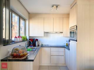 Mooi appartement bestaande uit een inkomhall, living, ingerichte keuken, 2 slaapkamers, badkamer (bad + douche), terras, ondergrondse...