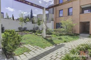 Uitzonderlijk knap energiezuinig appartement met industriële accenten:Dit verfijnde appartement (ca. 85 m²) op de eerste verdieping van een...