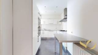 NAAMSEPOORT - Ideaal gelegen op een steenworp afstand van Naamsepoort en het Warandepark, prachtige appartement van +/- 109m2 op de 7e verdieping...