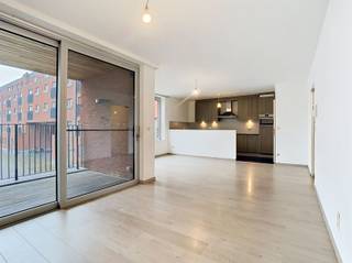 <p><span>CO IMMO RENTS BEAUTIFUL 2 BEDROOM APARTMENT ON PRIME LOCATION IN VILVOORDE</span></p><p><span> </span></p><p><span> </span></p><p><span>This modern and stylishly finished apartment offers an oasis of tranquility in a particularly convenient location. Located in a very quiet area, you will enjoy privacy and comfort here, while the vibrant center of Vilvoorde is within walking distance. <br /><br />The apartment has two spacious bedrooms and a beautiful bathroom with practical shower-in-bath combination. There is also a separate toilet for extra comfort. The large, light-filled living space is the heart of the apartment and connects seamlessly with the open kitchen, which are separated by a half-height wall. Adjacent you will find a convenient storage room with connection for washing machine. </span></p><p><span> </span></p><p><span>The south-facing terrace, located in a quiet interior area, is the perfect place to relax and enjoy the sun. This apartment combines living comfort with an exceptionally quiet location, making it an ideal home. </span></p><p><span> </span></p><p><span>Advantages: </span></p><p><span>EPC A</span></p><p><span>Very quiet location. </span></p><p><span> </span></p><p><span>Common charges 100eu/month. </span></p>