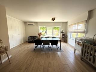 Op zoek naar een woning die rust, ruimte en comfort combineert op een aangename locatie? Deze halfopen bebouwing op een ruim perceel van 995 m²...