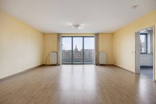 Ruim 2-slaapkamerappartement op de 3de verdieping met prachtig uitzicht op de Abdij van Vorst. Het appartement beschikt over EPC C en is...