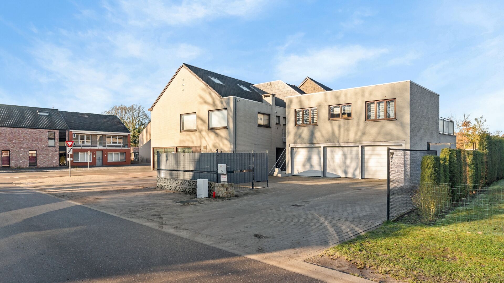 Opbrengsteigendom op toplocatie in Zonhoven – Commerciële opportuniteit met sterke rendementen - foto 3