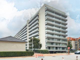 Deze praktische garagebox is uitstekend gelegen in Nieuwpoort-Bad, aan de Franslaan 117. Dankzij de rechtstreekse toegang van buitenaf geniet u van een bijzonder vlotte bereikbaarheid en optimaal gebruiksgemak.<br /><br />De centrale ligging, op korte afstand van zee, winkels en promenade, maakt deze garage ideaal als veilige parkeerplaats of extra bergruimte aan de kust.<br /><br />Een praktische opportuniteit op een gegeerde locatie in de badplaats.
