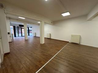 Handelspand van 120m² met een topligging in het hartje van Geel.Het pand is gelegen op de Pas en beschikt over een ruime vitrine met een mooie...