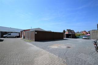 garagebox te huur nabij centrum Huurprijs : € 85 per maandBeschikbaar : 01/7 Verdere info via info@immotwins.be of 052/55.55.55  ...