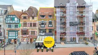 In het hart van De Haan, met een prachtig zicht op de charmante Concessie, bevindt zich dit karaktervolle éénslaapkamerappartement. De bewoonbare oppervlakte van circa 45 m² is optimaal benut en ideaal voor wie op zoek is naar een tweede verblijf of een rendabele investering aan zee.<br /><br />De lichtrijke woonkamer met dubbele ramen ademt gezelligheid en biedt via de lucht-lucht warmtepomp een energiezuinige verwarming. Aansluitend bevindt zich de volledig uitgeruste open keuken met kwalitatieve toestellen. De badkamer is praktisch ingericht met douchecabine, lavabomeubel, toilet en aansluiting voor wasmachine. De ruime slaapkamer beschikt over een Velux-raam en laminaatvloer.<br /><br />Het appartement is voorzien van een gunstig EPC-label C (209 kWh/m²) hierdoor geniet u van comfort met lage energiekosten.<br /><br />Dit appartement wordt momenteel succesvol verhuurd via Interhome met mooie inkomsten, Een uitstekende opportuniteit voor wie zorgeloos wil investeren in de kust. Ontdek de charme van wonen of verblijven in het centrum van De Haan, op wandelafstand van strand, winkels en horeca.<br /><br />Neem voorsprong met een vrijblijvende en gratis schatting van uw eigendom via:<br />http://www.residentievastgoed.be/gratisonlineschatten