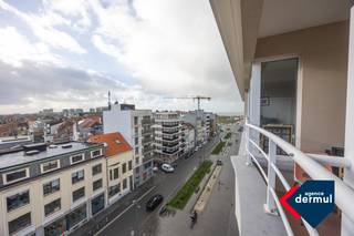 Ontdek dit lichtrijke te renoveren appartement op de zevende verdieping van de stijlvolle Residentie L’Aiglon, ideaal gelegen in de...