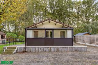 Instapklare chalet op perceel van 8A 95CA in de Langdonken van Herselt.Deze chalet werd volledig vernieuwd in 2021 met kwalitatieve materialen. Via...