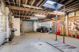 Atelier/garage fonctionnel avec une excellente accessibilité à WijnegemCet atelier/garage spacieux d'environ 180 m² se trouve àun emplacement...