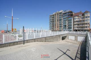 Gesloten garagebox te huur op jaarbasis, centraal te Nieuwpoort-Bad. Gelegen op verdieping -2.Afmetingen:- breedte: 2,85 m- lengte: 5,20 m- breedte...