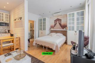 Deze studio is gelegen in de Ijzerstraat 7, op wandelafstand van zee en strand. We situeren ons op een boogscheut van centrum Blankenberge, maar...