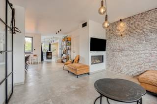 Te koop: Knappe instapklare halfopen woning in ElewijtDeze halfopen bebouwing werd volledig gerenoveerd en afgewerkt met kwalitatieve materialen en...