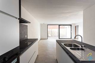 TE KOOP - nieuwbouwappartementen in Berlare. <br />Kiezen voor Pigalle is kiezen voor modern wonen met ruime terrassen/tuinen. <br />Tegelijk geniet je van een topligging op wandelafstand van de markt van Berlare en winkels/scholen.<br /><br />Pigalle biedt energiezuinige nieuwbouwappartementen (warmtepomp) met 1 als 2 slaapkamers. <br />Voorkeur voor gelijkvloers met terras of liever een appartement op de verdieping? Mogelijkheid tot aankoop autostaanplaats. <br />Contacteer ons gerust voor meer info - 052 52 80 30 - info@goemanvastgoed.be