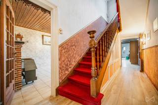 Huis 2 gevels van karakter – 195 m2 bewoonbaar – 4 tot 5 slaapkamers – Tuin op het zuidenIdeaal gelegen dicht bij de snelwegen, het treinstation, het...