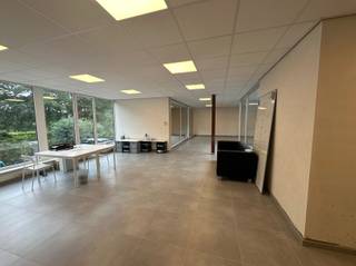 <p><span>155 m² of office space with parking spaces.</span></p><p><span> </span></p><p><span>LAYOUT</span></p><p><span> </span></p><p><span>The offices consist of 2 rooms. Restroom and shower available.</span></p><p><span>2 terraces.</span></p><p><span>Two parking spaces are included with the office space.</span></p><p><span> </span></p><p><span>PRACTICAL INFORMATION</span></p><p><span> </span></p><p><span>Request a visit via our contact form or call 055 69 68 67 for more information.</span></p>