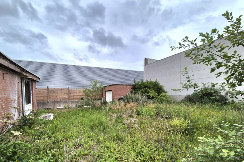 Roeselare-Brugsesteenweg. BOUWGROND + VERGUNDE PLANNEN voor  het bouwen van LOODS 486m2 &amp; LOFT.  Unieke ontwikkelingszone op uitstekende ligging.  Perceel / tuin inclusief +/- 1080 m2. - foto 4