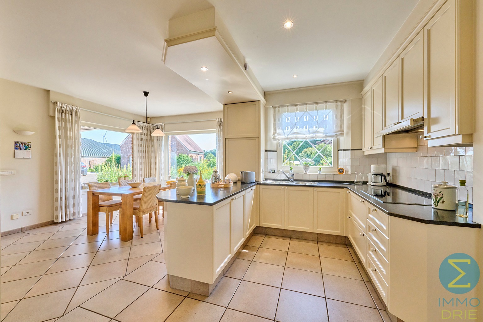 Exclusieve villa met bijgebouwen op 6.660m² grond - foto 5