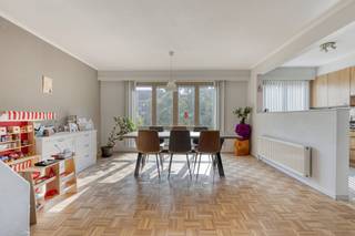 Ben je op zoek naar een verzorgd appartement met drie slaapkamers, garage en een praktische indeling? Dan is dit appartement op de Pauwelslei...