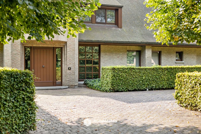 UNIEKE VILLA MET BINNENZWEMBAD EN PAARDENSTALLEN OP EEN TOPLOCATIE TE KOOP IN MENDONK (GENT) - foto 4