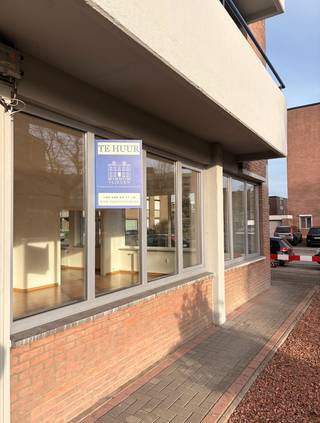 Dit appartement ligt op korte wandelafstand van het centrum van Maaseik en diverse faciliteiten (cultureel centrum, zwembad, fitness, winkels,...