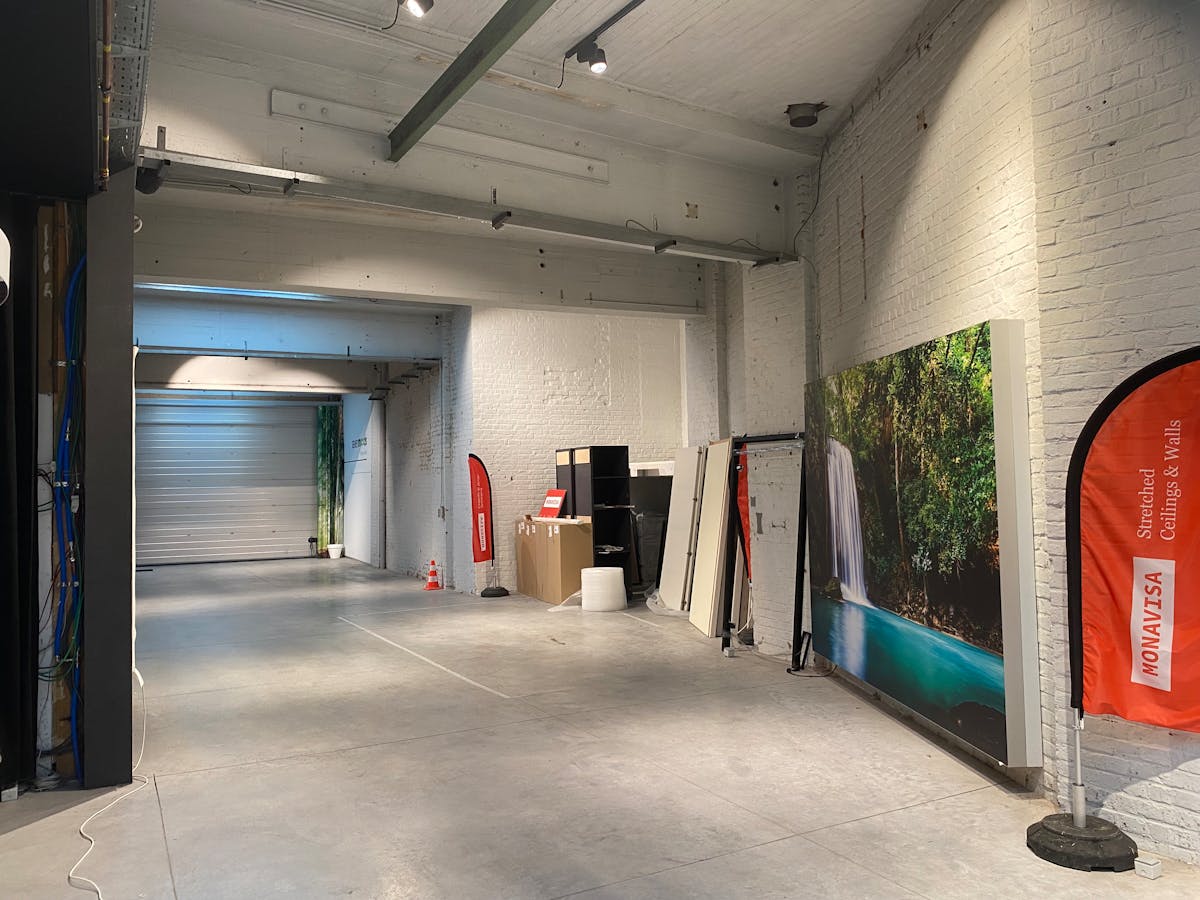 Opslagplaats met toonzaal en kantoor op invalsweg te Roeselare - foto 4