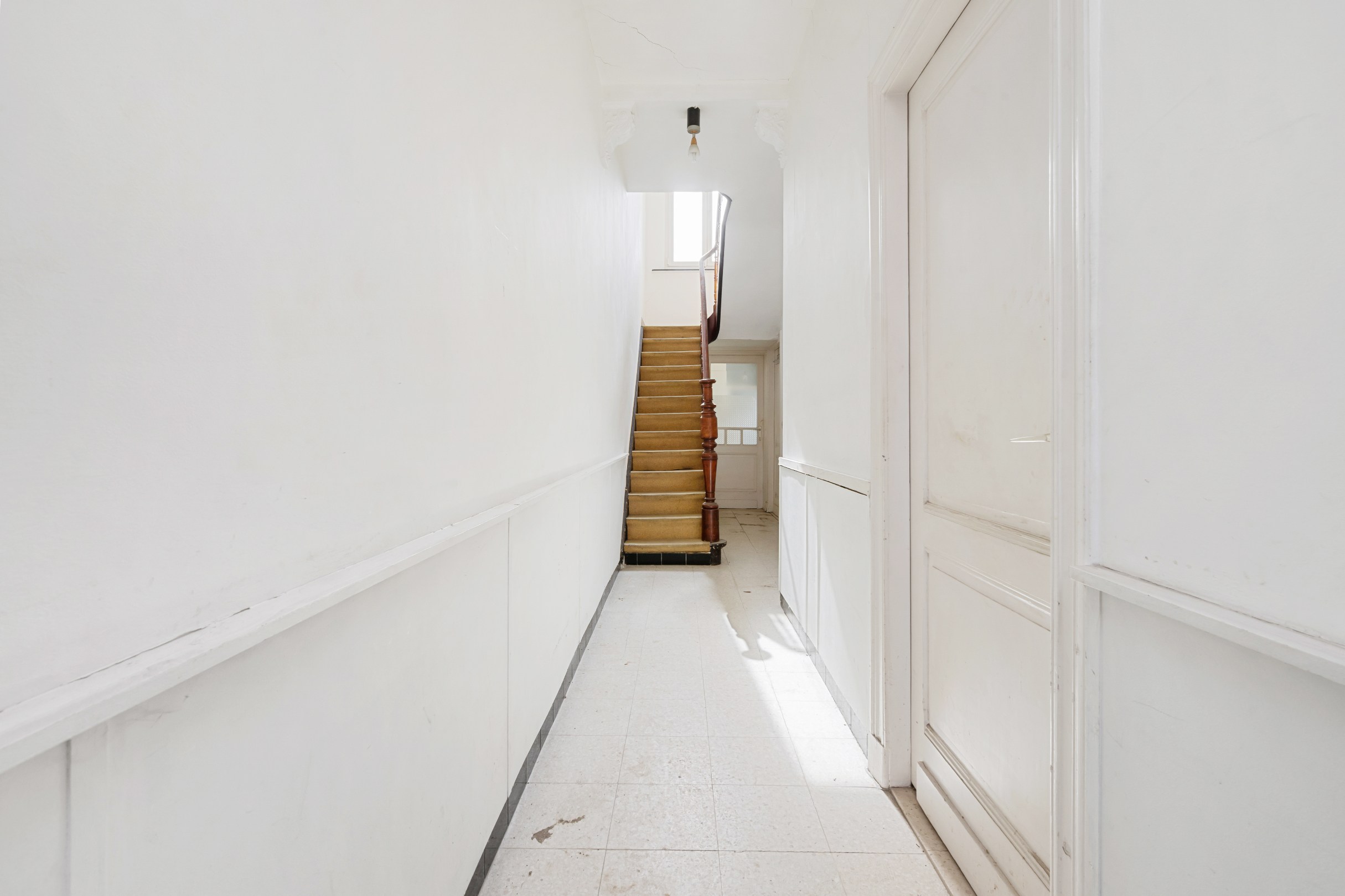 Te renoveren stadswoning 3 slpk, koer en ruime garage - foto 4