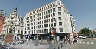 Centraal gelegen kantoorgebouw aan de Leien en de Meir. Vlakbij station Antwerpen-centraal.