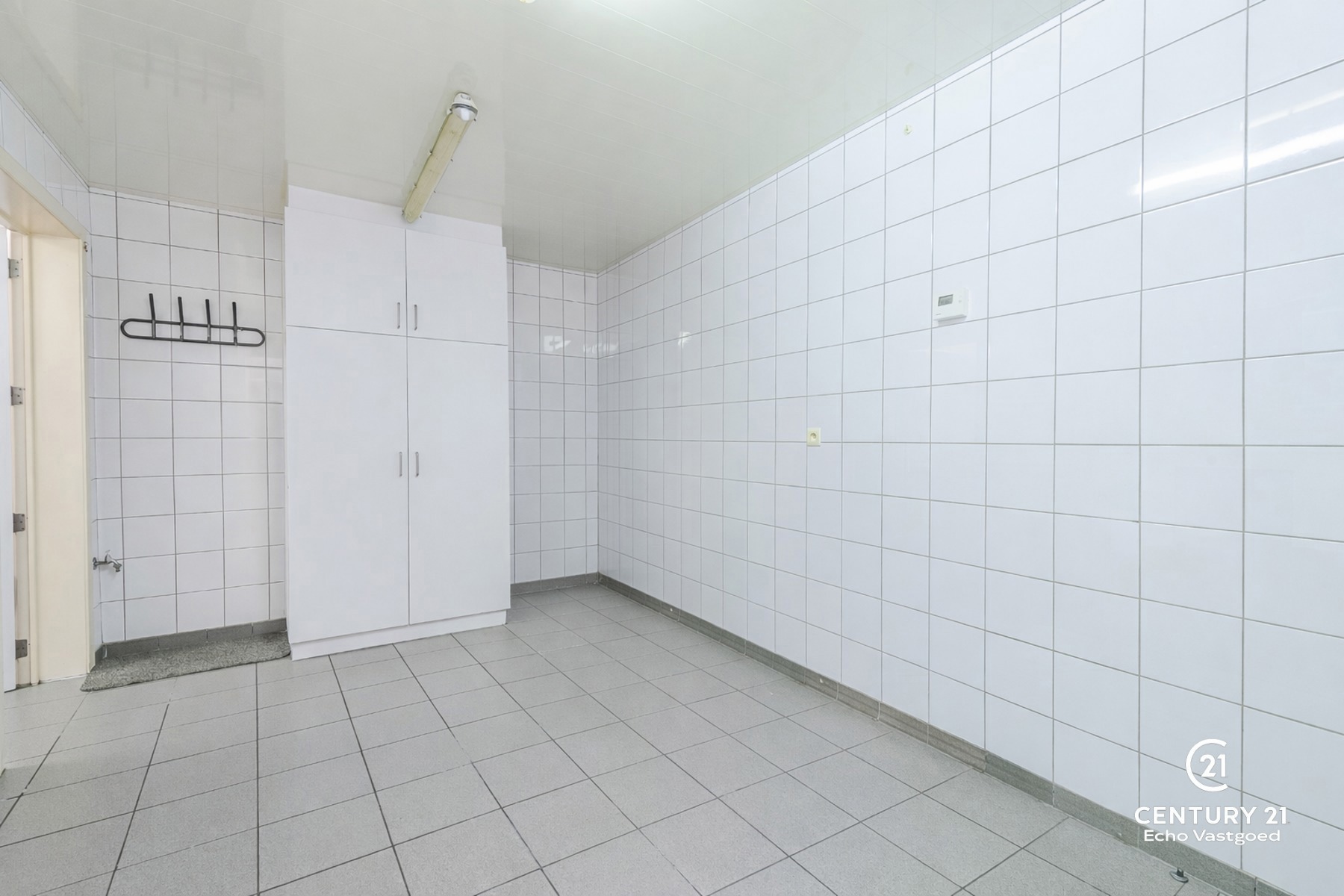 Handelszaak met gerenoveerde woonst op topligging - foto 4