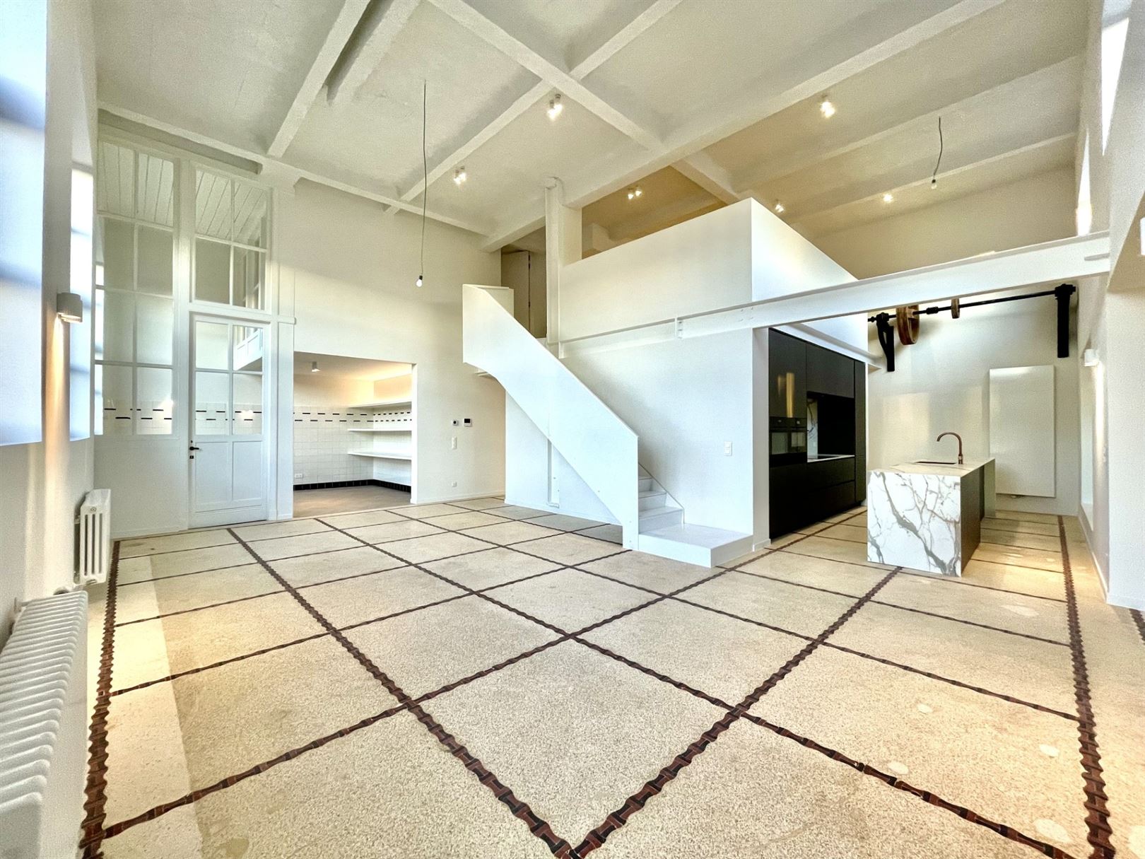 UNIEK! STATE-OF-THE-ART WONEN IN ERFGOED OP CA 270M² BEW. MET GROOT TERRAS CENTRAAL EN AAN GROEN KWARTIER - foto 1