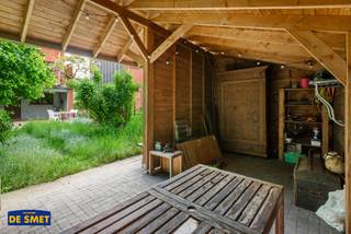 Bent u op zoek naar een rustig gelegen ééngezinswoning?Dan is deze bel-etage op wandelafstand van het centrum ongetwijfeld iets voor u!U betreedt het...