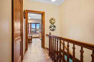 Dit appartement is centraal gelegen, vlakbij openbaar vervoer, scholen en winkels. Indeling: inkom met trappenhal, een ruime slaapkamer,...