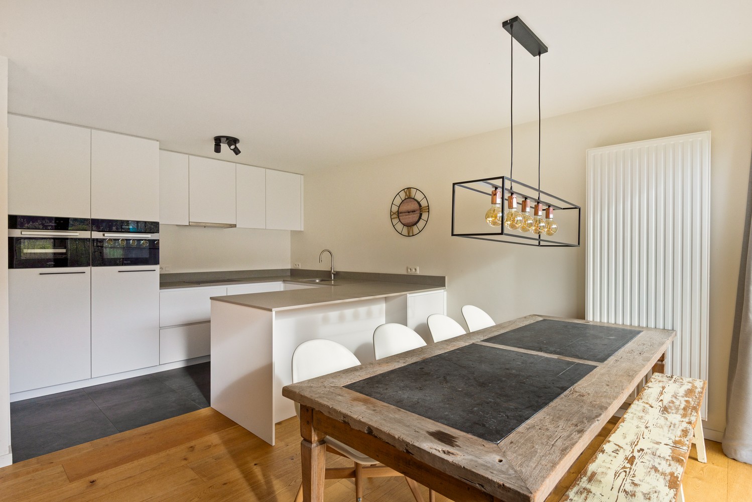 Instapklaar gelijkvloersappartement met 3 slaapkamers en een tuin in Wijnegem! - foto 3