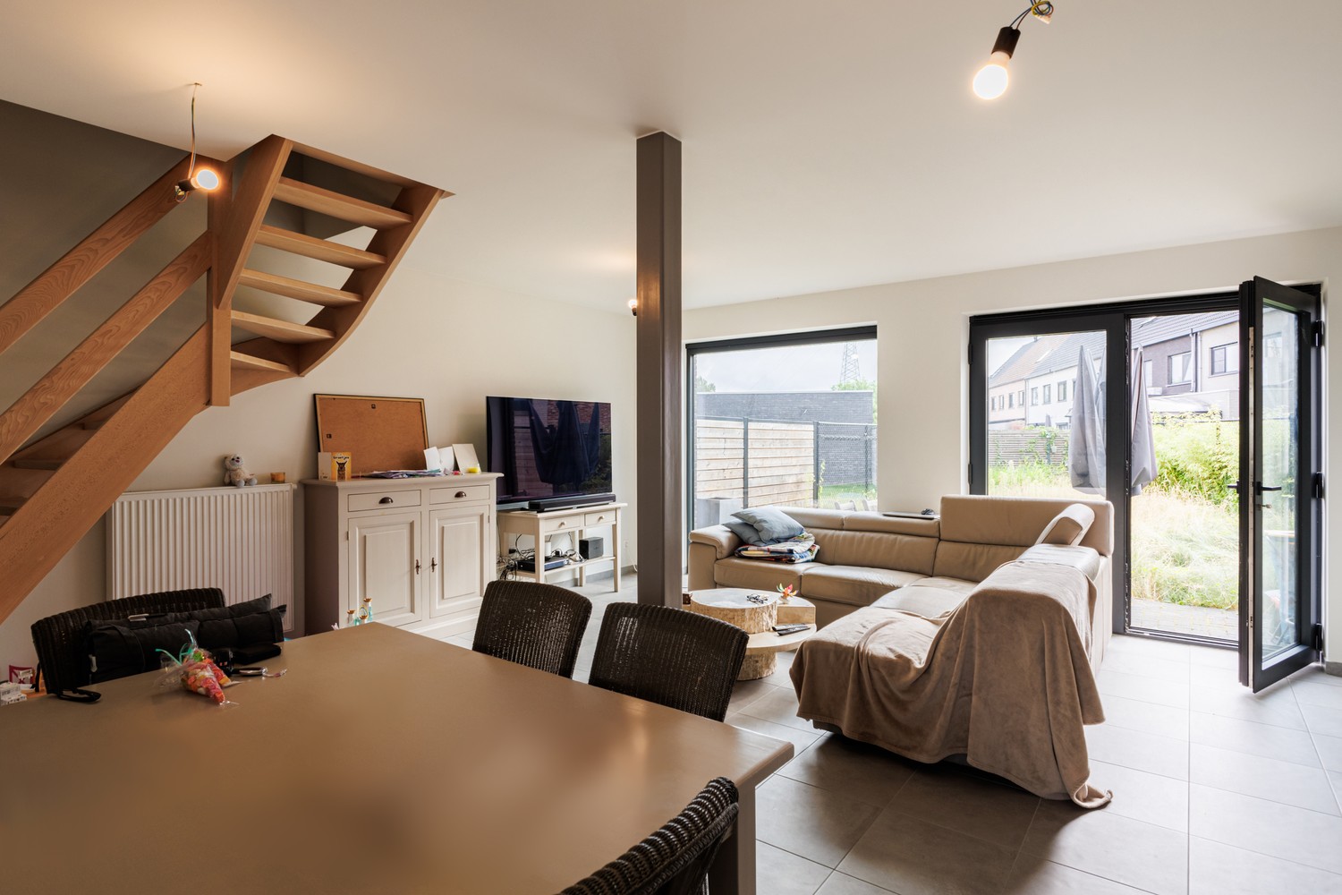 Nieuwbouwwoning met 4 SLPK's, tuin & garagebox - foto 2