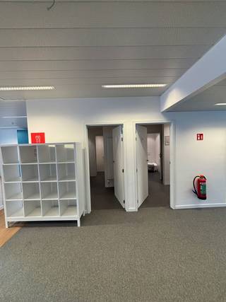 Kantoorgebouw van in totaal +/-3353m² te huur gesitueerd rond een rustgevende binnentuin vlakbij het Munthof. Deel van een complex met een...