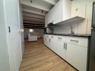 **Bemeubelde duplex studio**Deze bemeubelde studio kan je terug vinden in de Pieter Coutereelstraat, net om de hoek van de Brouwersstraat en het...