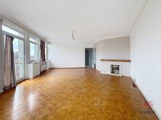 SCHAERBEEK, vlakbij het Josaphatpark, het Albertpark en het openbaar vervoer, mooi licht appartement met 2 slaapkamers van ± 70 m² op de...