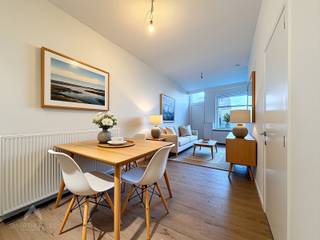 Energiezuinige woning die tot in de puntjes werd afgewerkt bestaande uit een gezellige leefruimte met eet-en zithoek, volledig uitgeruste open...