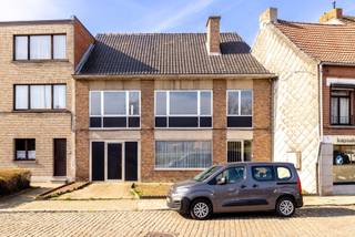 Te renoveren woning met 4 slaapkamers, 2 badkamers en 2 keukens in Lier.Deze woning beschikt over een bewoonbare oppervlakte van maar liefst 307 m²...
