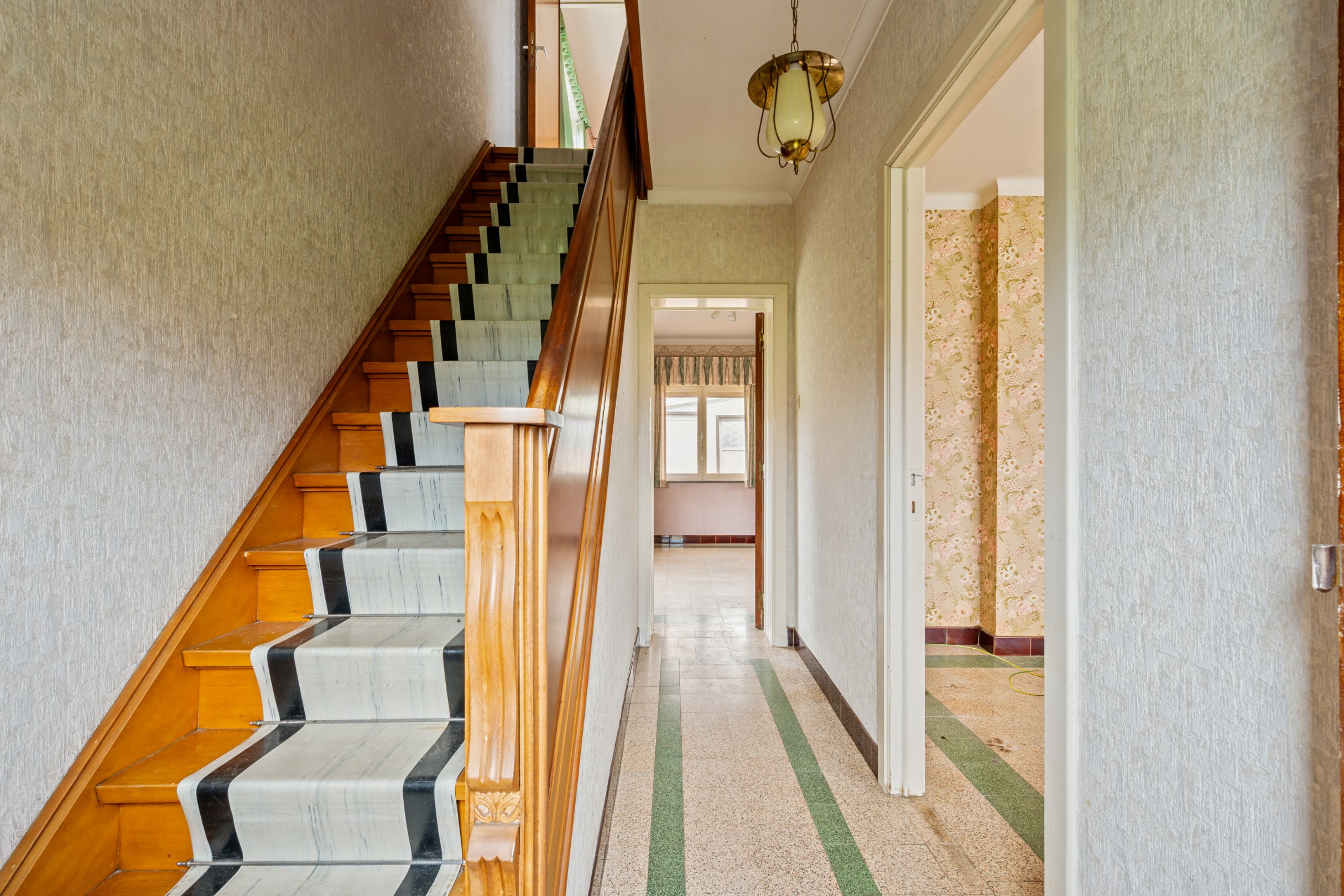 Renovatable house with subdivision potential in Veerle. - photo 4
