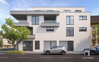 <p><span>Brandon is een eigentijds woonproject in Leopoldsburg dat design en comfortabel wonen moeiteloos samenbrengt. Het gebouw onderscheidt zich door een verfijnde, strakke gevel in lichte baksteen en donkergrijze balkonranden, waardoor het een moderne en tijdloze uitstraling krijgt die perfect past in de stedelijke omgeving. Binnen word je verwelkomd door ruimtelijke, lichtintense leefruimtes met open indelingen die flexibel inzetbaar zijn voor verschillende levensfases.</span></p><p><span> </span></p><p><span>10 APPARTEMENTEN = REEDS 2 VERKOCHT</span></p><p><span>1 HANDELSRUIMTE = VERKOCHT</span></p><p><span> </span></p><p><span>Appartement 1.1 is een appartement op de eerste verdieping van 93,11m2 met 2 slaapkamers een ruime leefruimte met open keuken en een terras van 11,72m2!</span></p><p><span> </span></p><p><span>Locatie en leefomgeving</span></p><p><span>Brandon ligt in het centrum van Leopoldsburg, met gemakkelijke toegang tot de lokale winkels, horecazaken, ontspanningsmogelijkheden, groenvoorzieningen en openbaar vervoer.</span></p><p><span>Het project is ontworpen met oog voor veiligheid, comfort en een aangename en rustige woonervaring in een dynamische buurt.</span></p><p><span> </span></p><p><span>Waarom kiezen voor Brandon</span></p><p><span>- Eigentijds ontwerp met hoogwaardige materialen en afwerking</span></p><p><span>- Ruime appartementen </span></p><p><span>- Doordachte leefruimte met veel daglicht en aangename verbinding tussen binnen en buiten</span></p><p><span>- Energiezuinige oplossingen en duurzame bouwkwaliteit</span></p><p><span>- Centrale ligging in Leopoldsburg met alle voorzieningen binnen handbereik</span></p><p><span> </span></p><p><span>Brandon biedt een aantrekkelijke combinatie van stijl, comfort en praktische leefruimte.</span></p><p><span> </span></p><p><span>Neem contact op voor een project presentatie, aanvullende details en om de mogelijkheden van deze bijzondere woning zelf te beleven.</span></p><p><span> </span></p><p><span>Jouw visie </span></p><p><span>Onze Expertise</span></p><p><span>Jeroen helpt je graag verder</span></p><p><span>Bel 0478/766.000</span></p><p><span> </span></p>
