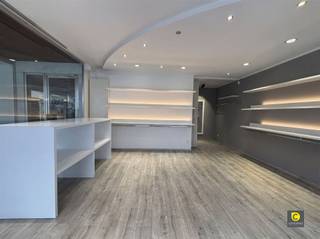 <p><span>Currently set up as a stylish clothing store, this commercial ground floor offers an excellent commercial opportunity.</span></p><p><span> </span></p><p><span>The space features a spacious and highly visible window display, ideal for attractively presenting products and attracting maximum attention from passers-by.</span></p><p><span> </span></p><p><span>Thanks to the large glass windows, the premises enjoy plenty of natural light, contributing to a pleasant and inviting atmosphere.</span></p><p><span> </span></p><p><span>Located in a lively avenue with lots of passage, this property benefits from a daily flow of potential customers.</span></p><p><span>The commercial location ozgt for a strong visibility and accessibility, which makes it extremely suitable for retail or other commercial activities.</span></p><p><span> </span></p><p><span>Moreover, public transportation is in close proximity, ensuring easy accessibility.</span></p><p><span> </span></p><p><span>At the back there is a small additional space, ideal to use as a storage room, office or kitchenette.</span></p><p><span> </span></p><p><span>Rent and availability:</span></p><p><span>Rent: €1,225.00 / month</span></p><p><span>Monthly costs: €175,00 / month - own water consumption included</span></p><p><span>Availability: 1/08/2026</span></p>