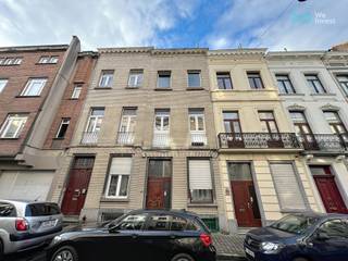 TE KOOP – TE RENOVEREN TWEEWOONST MET GROOT POTENTIEEL – SCHAARBEEK📍 Louis Bertrandwijk – vlak bij het Huis Autrique💰 Vanafprijs : 375.000 €📏...