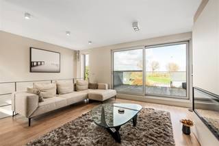 Op zoek naar een moderne, goed onderhouden woning met een uniek loft-gevoel in het hart van Kruibeke? Dan is dit pand absoluut iets voor jou. Deze...