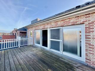 GEEN GEMEENSCHAPPELIJKE KOSTEN, APARTE INGANG/ VOORDEURDit gebouw werd afgewerkt in 2016 en bestaat uit 2 entiteiten. Het duplexappartement met...